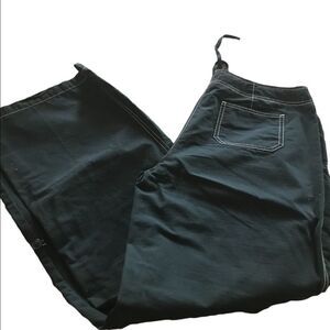 New York and Company size 10 black cargo style pants excellent condition